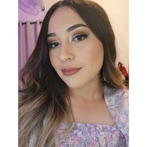 Meet your Posher, Leonela